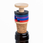 Tappo in sughero per bottiglia con anelli colorati segnabicchiere