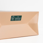 Borsa di carta premium con finitura opaca e manici in tessuto resistente 7kg vue 1