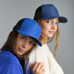 Cappellino trucker ecologico a 5 pannelli con protezione solare UPF50 vue d'ambiance