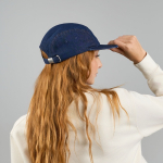 Cappellino stile camper a 5 pannelli non strutturato con visiera piatta vue 1