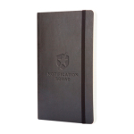 Taccuino Moleskine Classic a righe con nota ”in caso di smarrimento” color nero vista dettaglio con logo