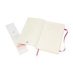 Taccuino Moleskine Classic a righe con nota ”in caso di smarrimento” color rosso scuro terza vista frontale