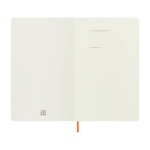 Taccuino XL con copertina morbida vegana Moleskine Vegea Capri a righe color arancione seconda vista