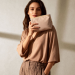 Beauty case resistente in nylon e poliestere a scomparto unico color beige terza vista