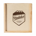 Set di carte e dadi in scatola scorrevole in legno personalizzabile color legno chiaro vista dettaglio 2