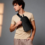 Borsa a tracolla in poliestere con uno scomparto e tasca frontale color nero terza vista