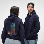 Felpa unisex in cotone biologico con cappuccio 300 g/m² color blu mare vista ambiente