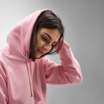 Felpa con cappuccio da donna in cotone biologico 300 g/m² Bondi color rosa vista ambiente