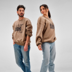 Felpa unisex oversize in cotone biologico 340 g/m² Whitehaven color marrone chiaro seconda vista ambiente