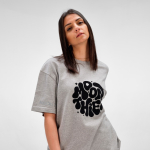 T-shirt unisex in cotone biologico oversize 240 g/m² Paloma color grigio jeansato seconda vista ambiente