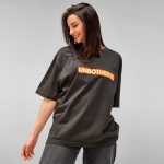 T-shirt unisex in cotone biologico oversize 240 g/m² Paloma color lilla quarta vista ambiente