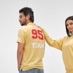 Polo unisex a manica corta in cotone biologico 160 g/m² Ipanema color giallo vista ambiente