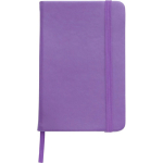 Taccuino A6 in PU riciclato con chiusura elastica, pagine a righe color viola prima vista