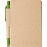 Blocco note in cartone con penna a inchiostro nero e fogli a righe color verde chiaro prima vista