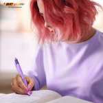 Penna a sfera in plastica con finitura pastello e inchiostro a 4 colori BIC®