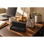 Set di scrittura premium con penna a sfera e roller a inchiostro blu vista ambiente