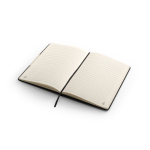 Quaderno A5 con copertina rigida in bambù e RPET con chiusura, pagine a righe color nero terza vista
