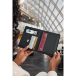 Portapassaporto in similpelle con protezione RFID e chiusura elastica vista ambiente