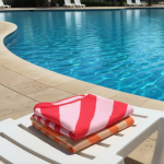 Telo mare in RPET con tecnologia ad asciugatura rapida 100x180cm color rosso ottava vista