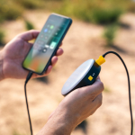 Torcia da esterno da 300 lumen con batteria esterna da 10.000 mAh color nero terza vista