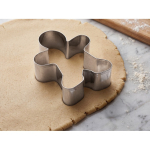 Set di 3 stampini in acciaio inox per biscotti con forme natalizie color beige vista ambiente