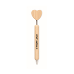 Penna in bambù con dettaglio a forma di cuore e inchiostro blu color legno vista area di stampa