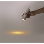 Lampada da scrivania e torcia 2 in 1 con luce regolabile in 3 modalità color bianco vista fotografia
