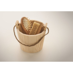 Set da bagno in secchiello di legno con accessori per la cura del corpo color legno quarta vista fotografica