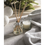 Set profumo alla vaniglia con diffusore di fragranza e candela in cera vegetale color trasparente vista ambiente
