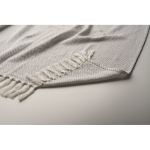 Coperta con frange in cotone riciclato presentata con nastro 400 g/m² color beige terza vista fotografica