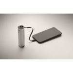 Powerbank in alluminio riciclato con indicatore di batteria e cavo 5.000mAh color argento opaco quarta vista fotografica