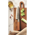Coltello da chef in acciaio inox e legno di faggio con protezione color argento vista ambiente principale
