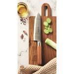 Coltello da chef in acciaio inox e legno di faggio con protezione color argento seconda vista ambiente principale