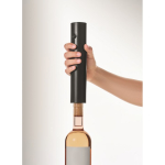 Set vino in plastica con cavatappi elettrico e accessori su base color nero quinta vista fotografica