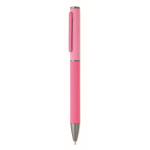 Penna in alluminio riciclato con meccanismo a rotazione e finitura gommata color fucsia