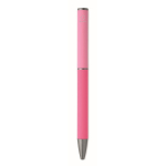 Penna in alluminio riciclato con meccanismo a rotazione e finitura gommata color fucsia sesta vista