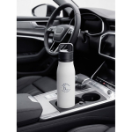 Bottiglia termica in acciaio inox riciclato con manico e tappo facile 500 ml color bianco seconda vista ambiente 2