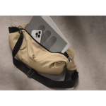 Borsa a tracolla urbana in nylon idrorepellente con tracolla regolabile color cachi terza vista ambiente 2