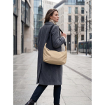 Borsa a tracolla urbana in nylon idrorepellente con tracolla regolabile color cachi vista ambiente