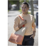 Borsa in carta paglia intrecciata con cerniera e base, capacità 21L color verde jeansato immagine stile di vita