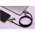 Cavo di ricarica magnetico ultra rapido a doppio ingresso 100W SCX.design color nero immagine stile di vita