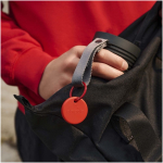 Localizzatore BT resistente all’acqua con allarme sonoro Chipolo color rosso immagine stile di vita 2