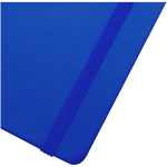 Taccuino A7 con copertina rigida in similpelle, chiusura elastica e pagine a righe color blu reale vista dettaglio 1