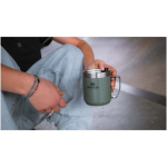 Tazza termica con coperchio antispruzzo in acciaio inox 350ml Stanley color verde scuro immagine stile di vita 2