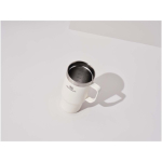Tazza termica con coperchio antirovesciamento e doppia parete 473ml Stanley color beige immagine stile di vita