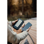 Powerbank solare pieghevole con ricarica rapida Nordic Drift Titan 10000mAh color nero vista ambiente 2