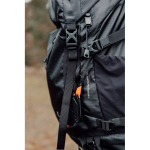 Multitool con 12 funzioni e moschettone Nordic Drift Adventure color nero vista ambiente 2