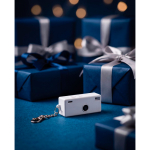 Fotocamera istantanea stile portachiavi con schermo a colori e USB-C 720P color bianco vista ambiente 4