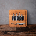 Set formaggi con tagliere in rovere europeo Boska 29 x 29 cm color marrone
