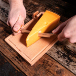 Tagliaformaggio con tagliere in legno e coltello estraibile Boska color marrone